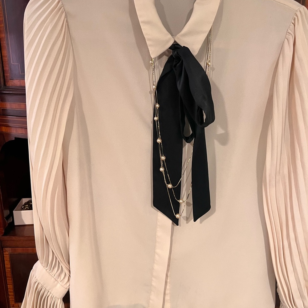 MOTF Cream Pleated-Sleeve Blouse
